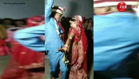 Bride Groom Energetic Dance On Bhojpuri Song In Wedding Dulha Dulhan Funny Viral Video Dulha