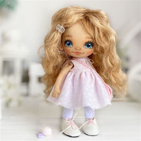 Кукла текстильная с русыми волосами в платье с голубыми глазами в ...