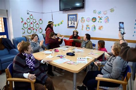 La visita de la Cartera Real de Córdoba a la residencia de Alzheimer