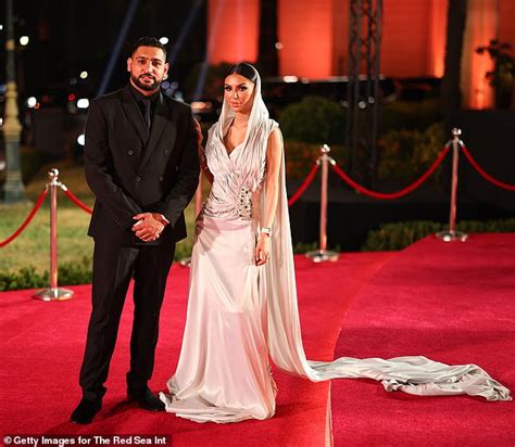 Amir Khan S Wife Faryal Makhdoom Hits Back At Trolls After Being Slammed For Half Naked