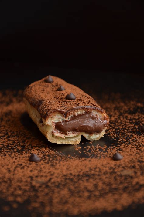 Эклер – заварное пирожное, наполненное кремом и покрытое глазурью ...