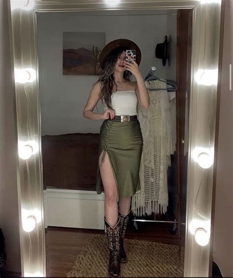 Pin By Nicol On Jari Latina Fashion Outfits Takuachita Outfits Western Outfits Women