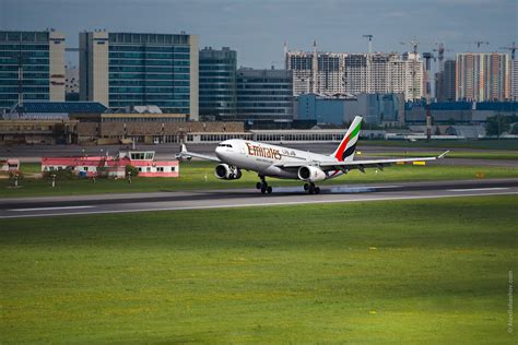 Landing Emirates Airbus A330