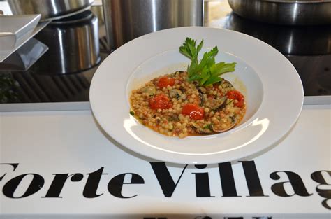 РЕЦЕПТ ИЗ САРДИНИИ: паста fregola с моллюсками и запеченными в духовке ...