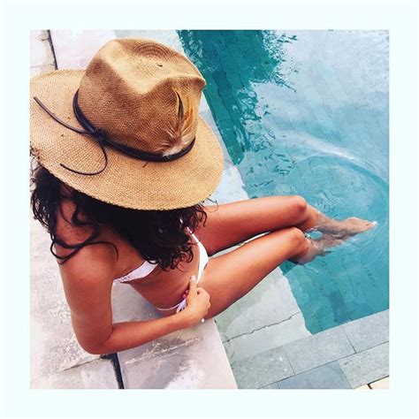 Trenduri Pe Instagram Naked Bikini