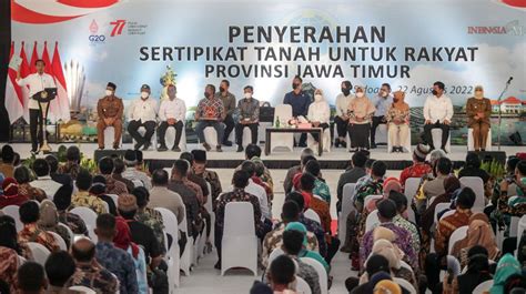 Jokowi Serahkan 3 000 Sertifikat Tanah Di Jawa Timur