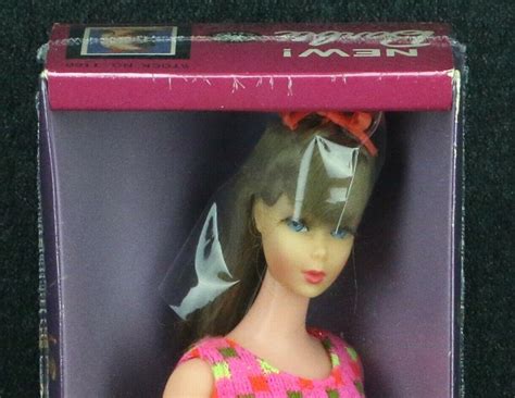 Barbie Mib Barbie Tnt Ash Blonde Artwork Piece Green Belt