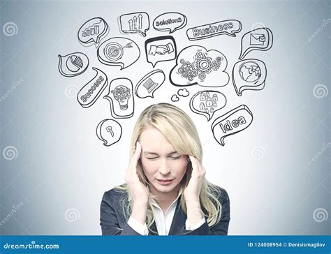 Femme Blonde Attirante Soumise à Une Contrainte Réussite Commerciale Photo stock Image du