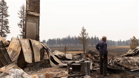 Bootleg Fire Victim Tours Remains of Burned Home - The New York Times