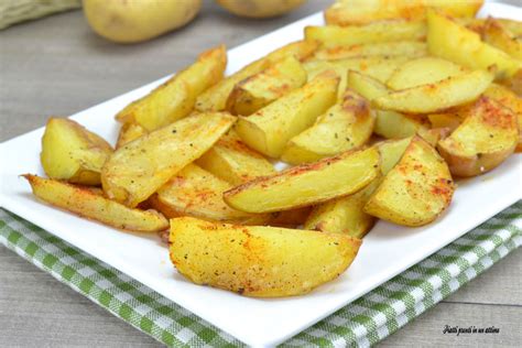 PATATE AL FORNO CON PAPRIKA RICETTA GUSTOSA