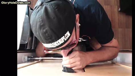 Gloryhole Amateur DILF Chupa Polla De Novio Para Esperma En La Boca XHamster