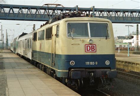 111 193 mit RE 3321 (Bremen–Hamburg) am 21.02.1998 in Buchholz ...