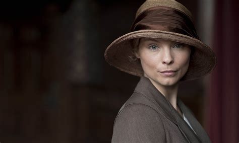 Myanna Buring Hot