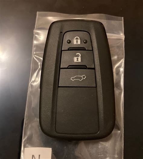 Ключ Toyota Рав 4 2019 года | Интернет-магазин брелков автомобильных ...