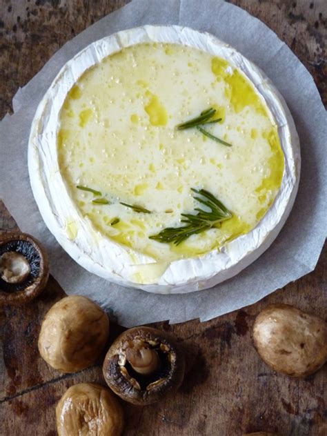 Сыр Бри запеченный в духовке: cookhappy — LiveJournal