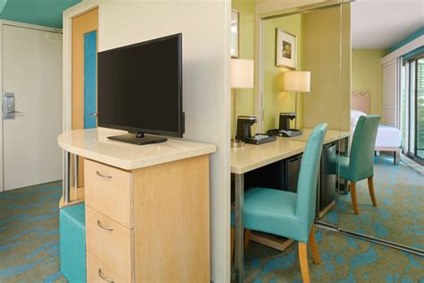 Rooms at Aston Waikiki Circle Hotel | Aqua-Aston Hotels