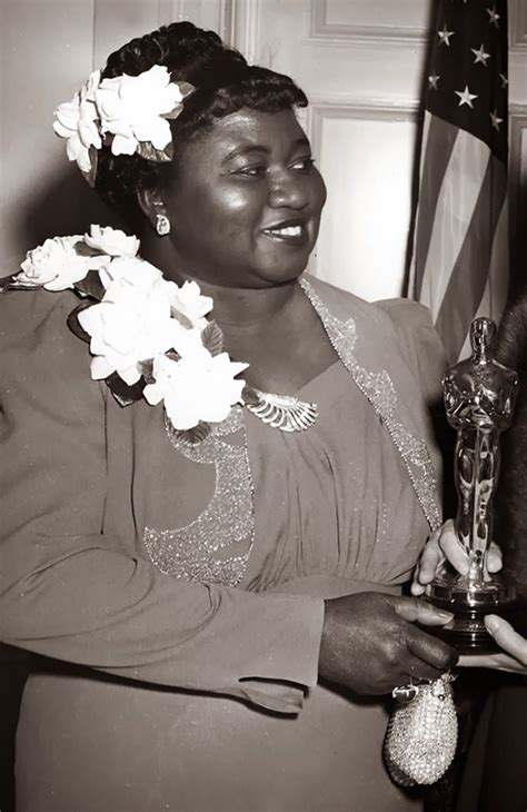 Hattie Mcdaniel With His 1940 Oscar For Best Supporting Actress For