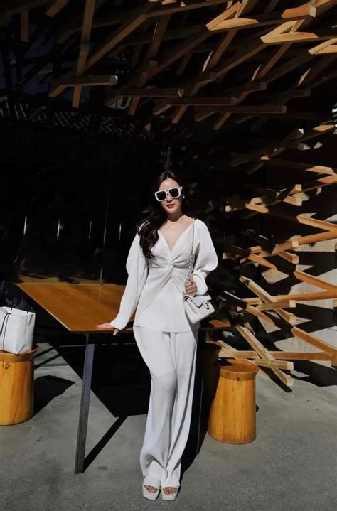 Hot girl hàng không Nàng thơ Sơn Tùng M TP Quyết bỏ nghề lấy chồng 2 năm ẵm 2 bé Hot