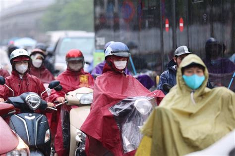 Miền Bắc tiếp tục mưa lớn miền Trung nắng nóng gay gắt