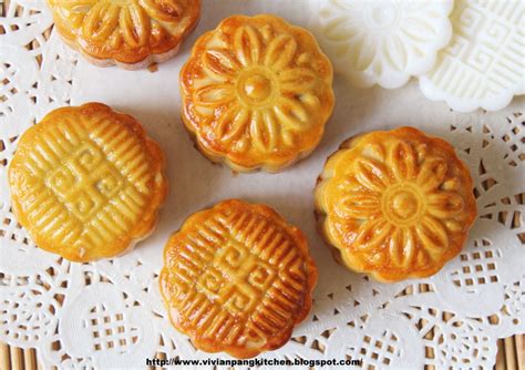 Vivian Pang Kitchen: Cantonese Style Baked Mooncake