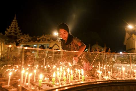 Thousands throng Myanmar’s Shwedagon to mark Buddhist festival of lights - LiCAS.news | Light ...