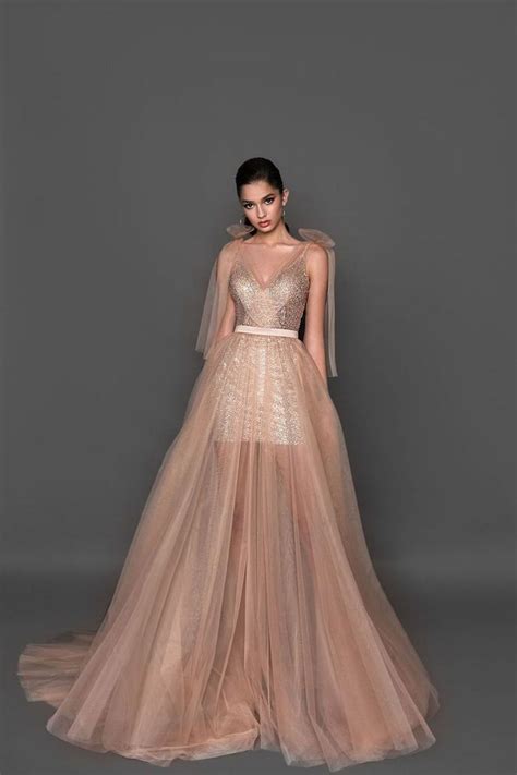 Выпускное платье 2024 – новые модели, тенденции, тренды | Classy gowns ...