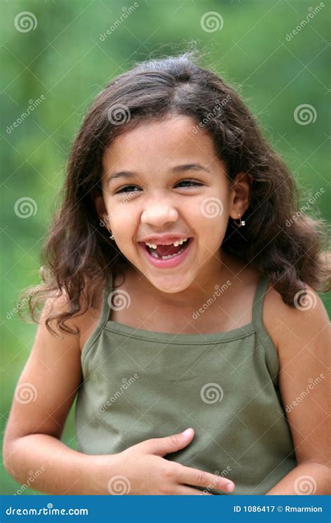 Rire De Jeune Fille Image Stock Image Du Enfant Filles 1086417