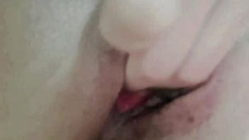 Sweet Horny Slut Fingers Herself Xnxx