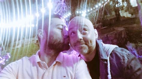 Besos Y Amor Las Fotos De Los Famosos Por El D A Internacional Del Orgullo Gay Infobae