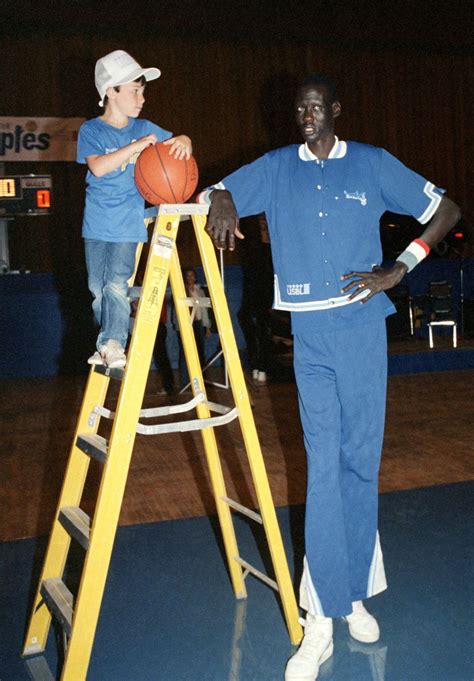 Bol Bol Manute Bols Son Is 65 7th Grader With Range Video
