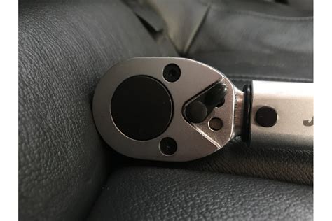 Динамометрический ключ Jonnesway T04150 1/2"40-210 НМ 47307 - выгодная ...