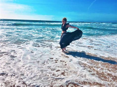 Willow Shields Bikini Instagram Willow At The Beach During An Awesome Photo Shoot Los