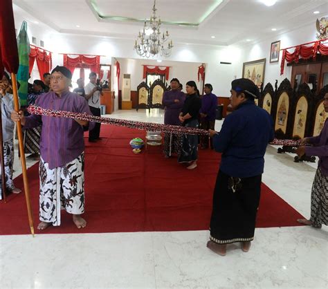 FOTO Melihat Lebih Dekat Tradisi Jamasan Pusaka Jelang Hari Jadi