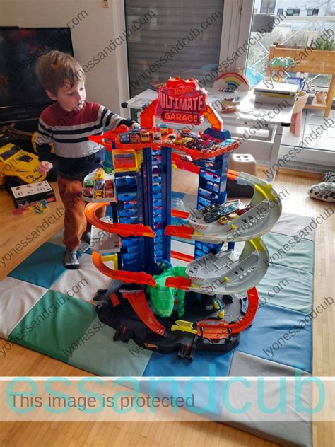 Product Review Hot Wheels City Robo T Rex Ultimate Garage Lyonessandcub