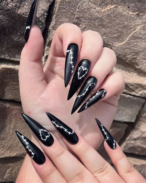 15 Gothic Black And Stiletto Nail Ideas And Inspirations Ideias Para