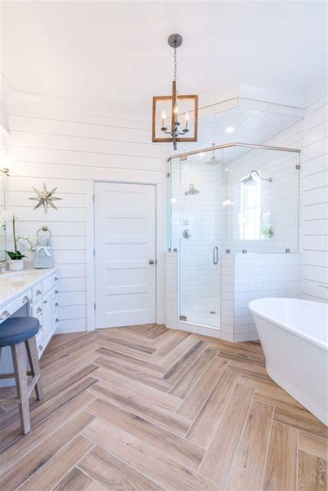 Beautiful Woody Finish In Modern Bathrooms For Simpler And Flawless