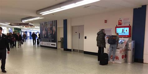 Чем заняться в аэропорту в ожидании... - Помощь - это просто