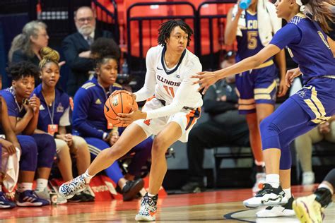 Illinois Womens Basketball Earns Second Win Of Shauna Green Era The