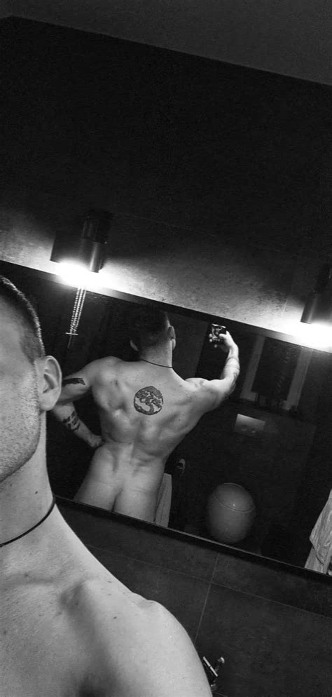 I Think This Is One Of Best Pics For This Day Here Nudes Hotguyswithtattoos NUDE PICS ORG