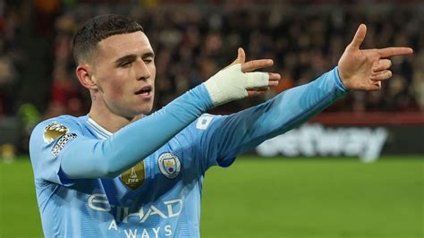 Manchester City hat-trick hero Phil Foden says he prefers central role ...