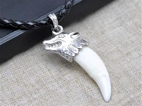 Амулет Клык Волка: значение оберега для мужчин и женщин