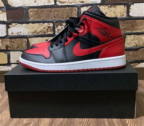 Paypayフリマ｜エアジョーダン1 赤黒 ブレッド 26 5cm タグ付き Nike Air Jordan1 Mid Bred ナイキ スニーカー