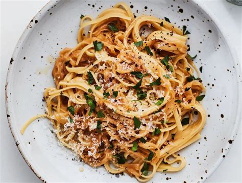 Паста с луком: Рецепт блюда, которое готовят только для тех, кого вы ...