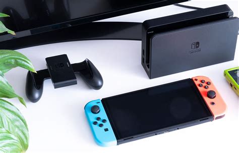 Switch OLED la console de Nintendo avec sa station daccueil est à