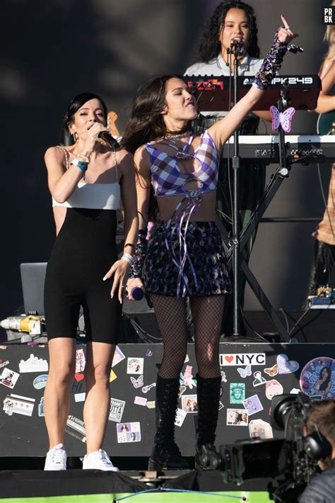 Foto Olivia Rodrigo e Lily Allen dedicam Fuck You no Festival de Glastonbury aos juízes da