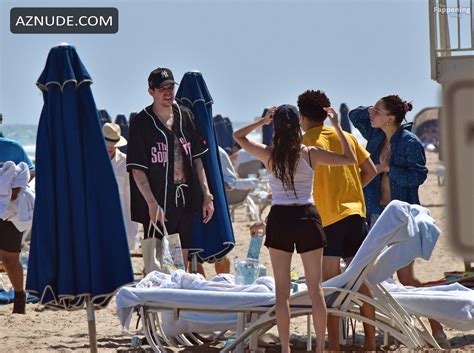 Elsie Hewitt Sexy Seen With Pete Davidson Showing Off Her Amazing Bikini Body Wearing A Sultry