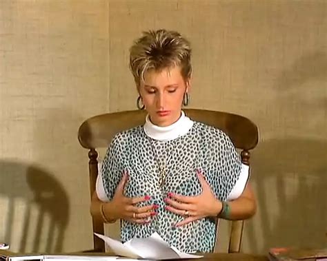 Fantastische Blonde Dame Aus Deutschland Liebt Es Ihre Gepiercte Muschi Mit Ihrem Dildo Zu