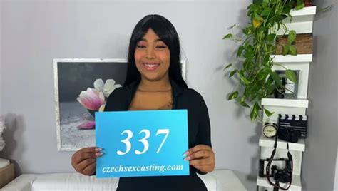 Hete Latina Met Vlechten En Sexy Kont Neukt Tijdens Een Casting XHamster
