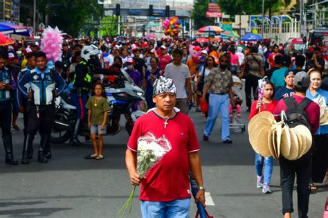 Undas Peaceful Million Visit Cemeteries Pnp Abs Cbn News