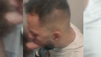 Crown m a donné de l argent pour lui sucer la bite dans le vestiaire de l académie XVIDEOS